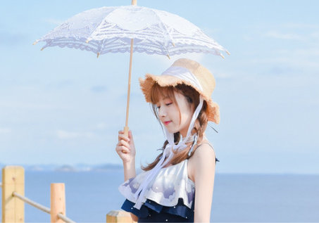 喜欢你的人只要你的现在， 而爱你的人却是要你的未来