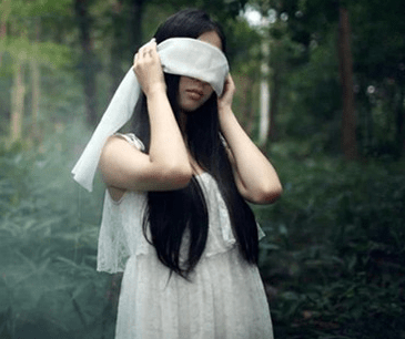 表达内心纠结的心情短语:我们的关系比朋友更深点,比爱情在浅一 表达内心纠结的心情短语:我们的关系比朋友更深点,比爱情在浅一