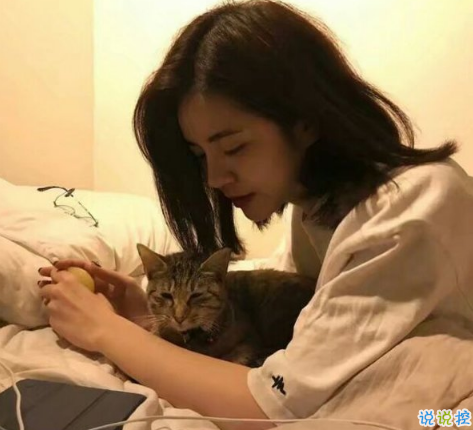 2018社会人说说配图精选：不要因为空虚就去爱不合适的人10